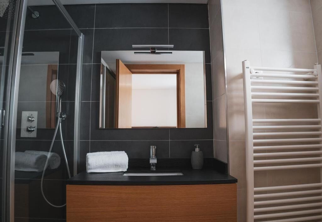 Comfort Villa | Bathroom | Shower, rainfall showerhead, eco-friendly toiletries, hair dryer