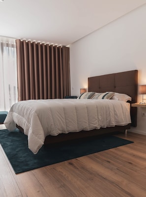 Quarto casal standard | Roupas de cama premium, edredons de pluma, camas Select Comfort