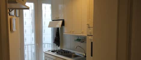 Refrigerador, microondas, horno y parrilla de estufa