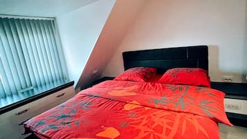 1 dormitori, planxa i posts de planxar i wifi