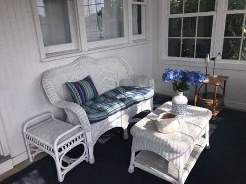 Sandcastle park! Basketball, Tennis, beach, mini golf, ice cream & restaurants!