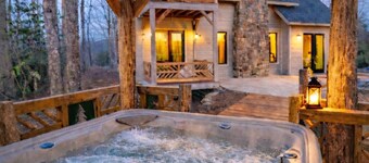 NEW LOG HOME in Hendersonville with fireplace, fire pit and Hot Tub