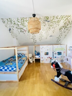 3 bedrooms, iron/ironing board, WiFi, bed sheets