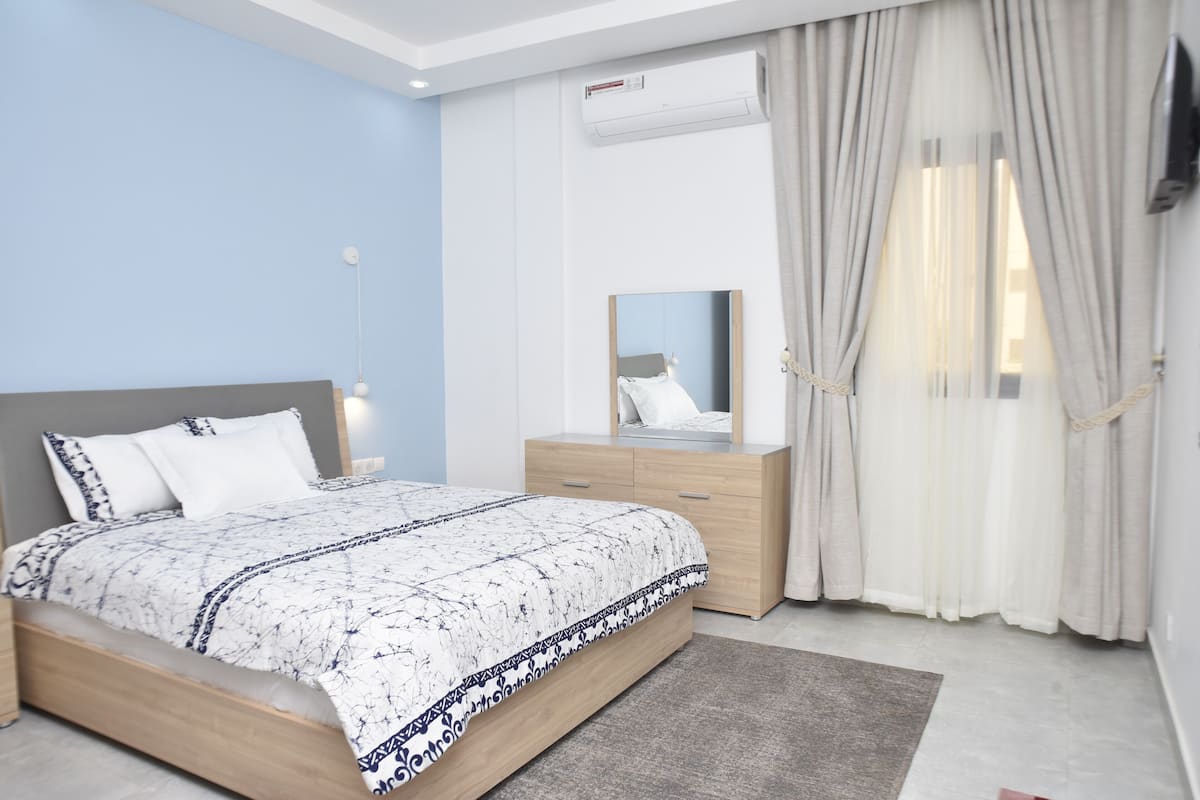 Comfort Penthouse, Non Smoking, City View | Premium bedding, down comforters, desk, laptop workspace
