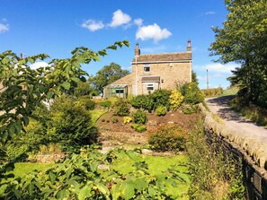Exterior - 2 bedroom accommodation in Oakworth (Oakworth)