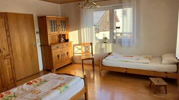 2 Schlafzimmer, BĂŒgeleisen/BĂŒgelbrett, BettwĂ€sche