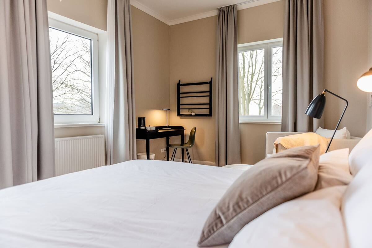 Habitación doble superior, no fumadores | Ropa de cama de alta calidad, edredones de plumas, escritorio