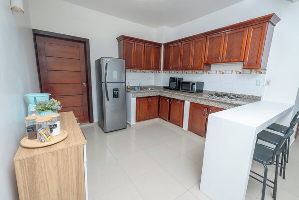 Micro-ondes, plaque de cuisson