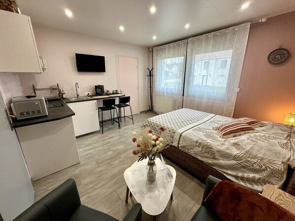 1 bedroom, WiFi, bed sheets - Studio Millésime (Nogent-l'Artaud)