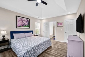 3 bedrooms, iron/ironing board, WiFi, bed sheets
