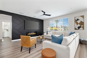Smart TV, fireplace, video games - Casa Negra w/Pool, Spa & more! Close to Festivals! (Coachella)