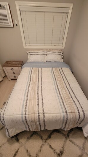 1 bedroom, WiFi, bed sheets