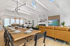 Dining - Sleeps 14! Game Room, Hot Tub, Firepit, Near Camelback & Great Wolf Lodge (Henryville)