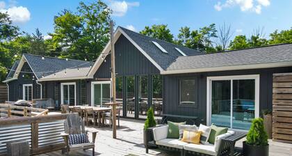 Sleeps 14! Game Room, Hot Tub, Firepit, Near Camelback & Great Wolf Lodge