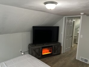 3 camere, una scrivania, ferro/asse da stiro, culla da viaggio