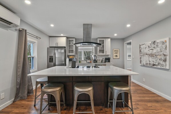 Mikrowelle, Ofen, Herdplatte, Geschirrspüler