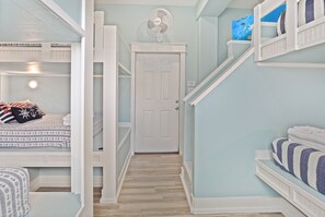 4 bedrooms, iron/ironing board, travel crib, free WiFi - 2nd Row | Seaviews | 2 Kitchens | Small Dogs OK (Crystal Beach)