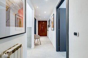 Interior - BDC - Stairway to Heaven 2-Bdr (Roma)