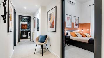 2 Schlafzimmer, Schreibtisch, Bügeleisen/Bügelbrett, Reisekinderbett