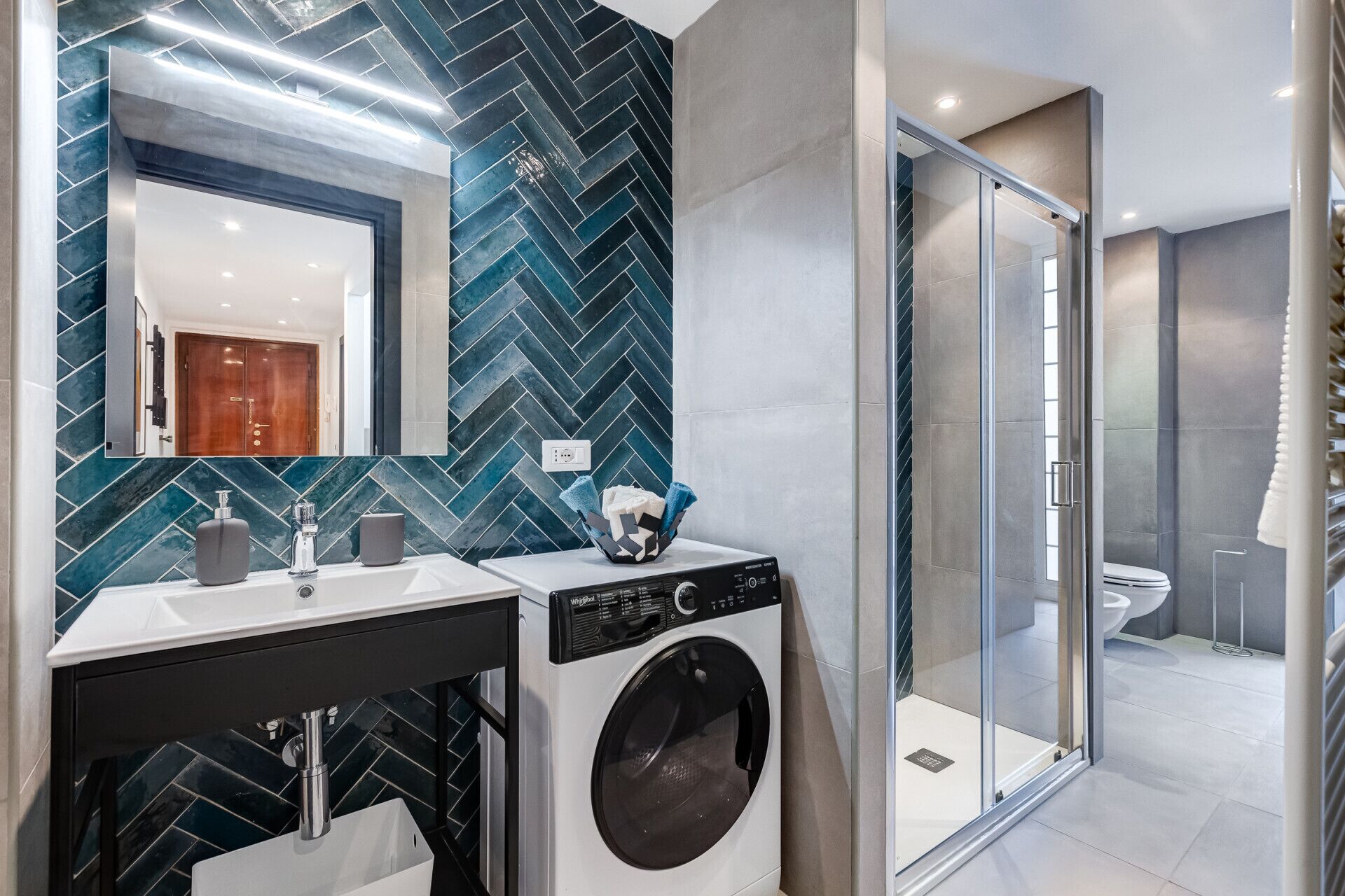 Dusche, Haartrockner, Bidet, Handtücher