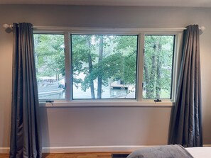 3 bedrooms, iron/ironing board, travel cot, free WiFi - Tranquility on Lake Tillery , waterfront home with large dock & paddle boards! (Norwood)