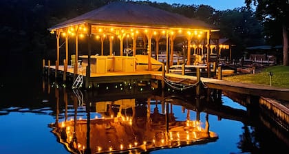 Tranquility on Lake Tillery , whole house with large dock & paddle boards!