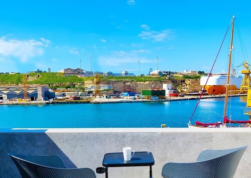 Savynomad Harbour Residences Bormla