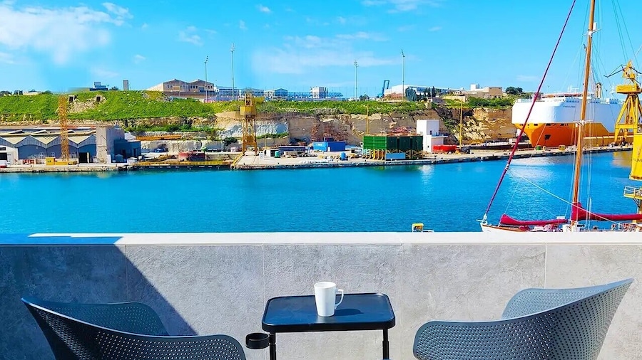 Savynomad Harbour Residences Bormla