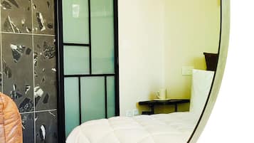 Panoramic Apartment, 1 Twin Bed, Non Smoking, Harbor View | 1 bedroom, Frette Italian sheets, premium bedding, memory foam beds