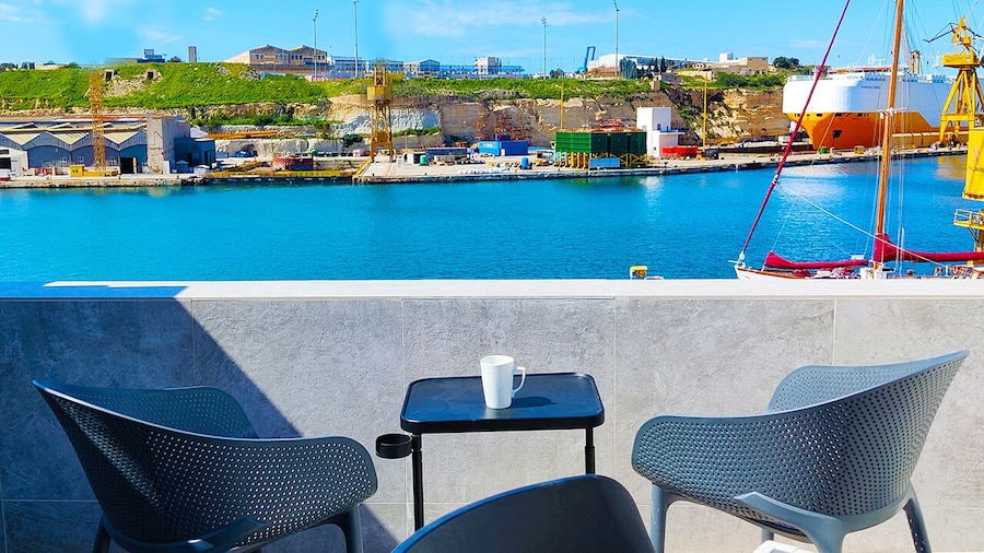 Savynomad Harbour Residences Bormla