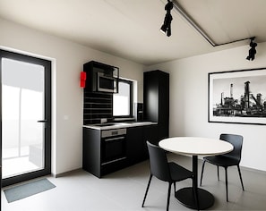 Panoramic Apartment, 1 King Bed, Non Smoking, Harbour View | Living area
