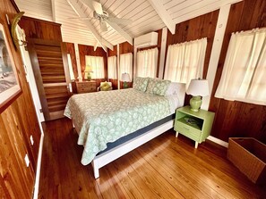 3 bedrooms, in-room safe, iron/ironing board, travel crib - Key West style cottage w/ dock overlooking Florida Bay.  Wrap around windows!
   (Marathon)