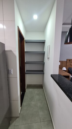 Interior - Studio Completo e Confortável a 300 mts do Shopping (Balneário Angra dos Reis)