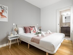 2 quartos, acesso à internet, roupa de cama