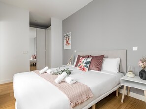 2 bedrooms, Internet, bed sheets - Tirso de Molina III - Two-bedroom apartment (Madrid)