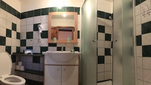 Deluxe Double Room, 1 King Bed | Bathroom - Penzion Albatros (Cesky Krumlov)