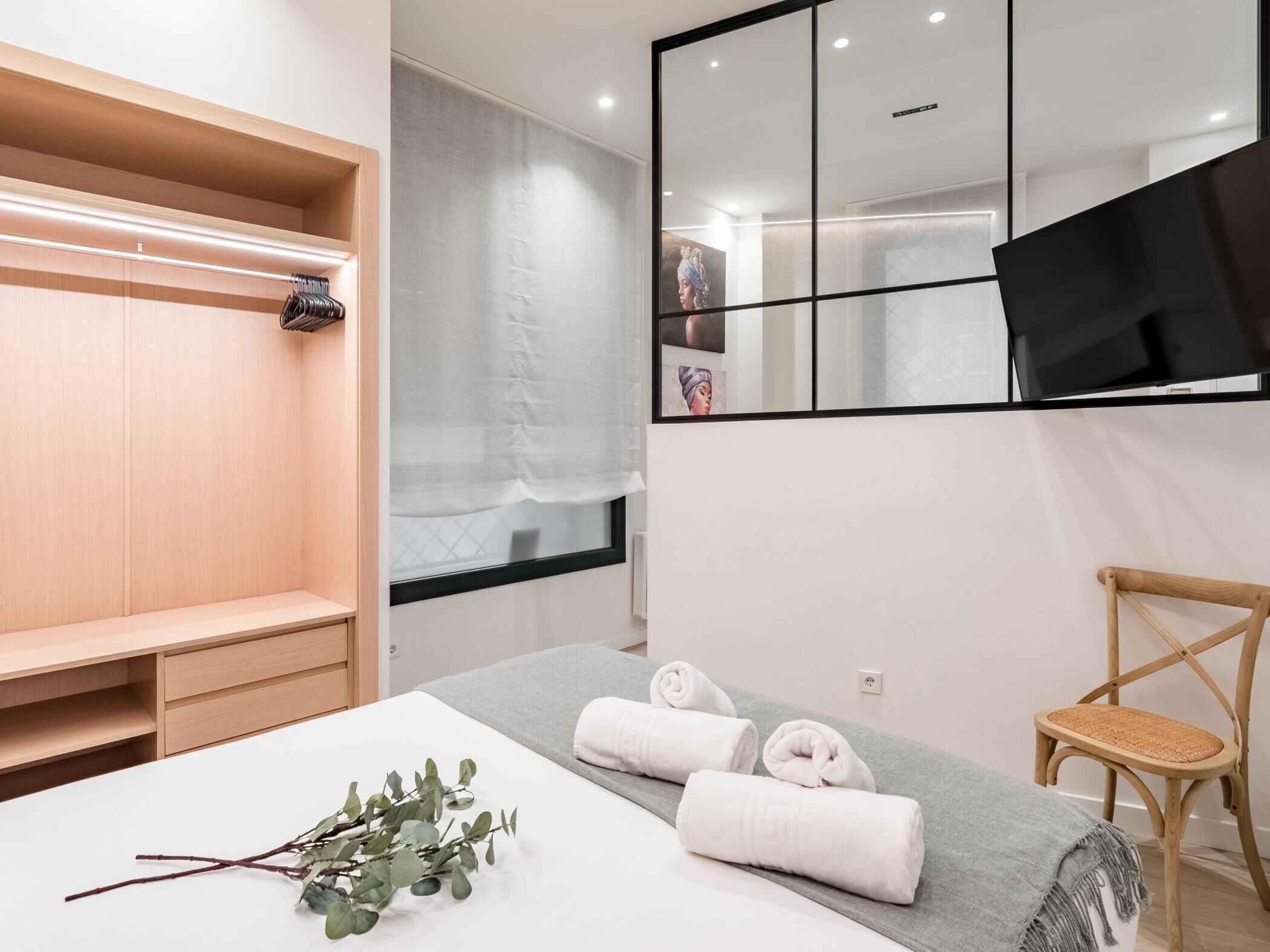 1 slaapkamer, een strijkplank/strijkijzer, internet, beddengoed