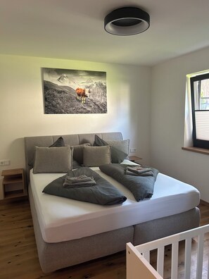 2 soverom, reiseseng for barn, wi-fi (inkludert) og sengetøy