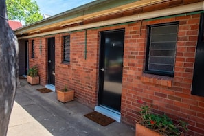Premium bedding, free WiFi, bed sheets - The Centennial Hotel Gulgong (Gulgong)