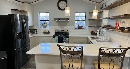 Bandera Texas Rooster Cogburn's Guest-house with pool