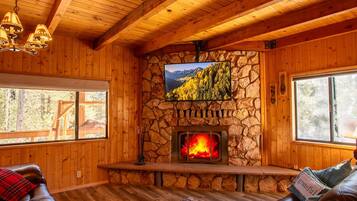 Smart TV, fireplace