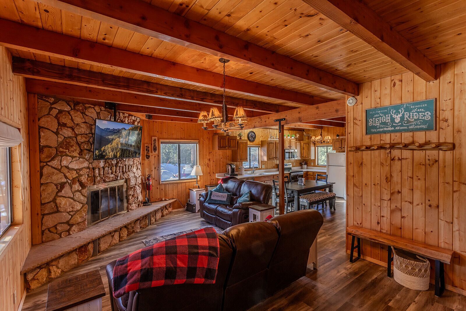 Smart TV, fireplace