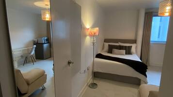 1 bedroom, desk, WiFi, bed sheets