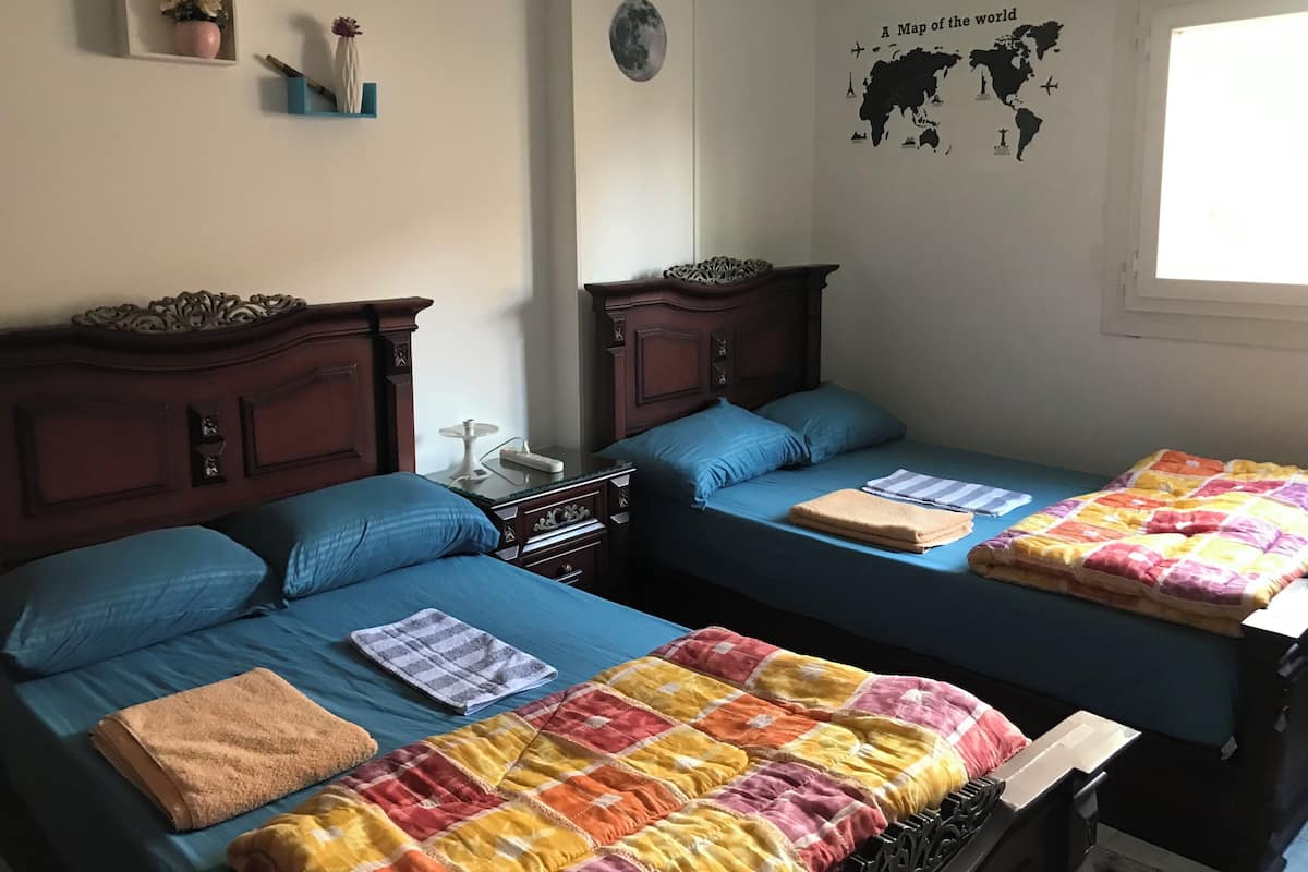 Apartemen Basic | 3 kamar tidur, tirai kedap cahaya, dan setrika/meja setrika