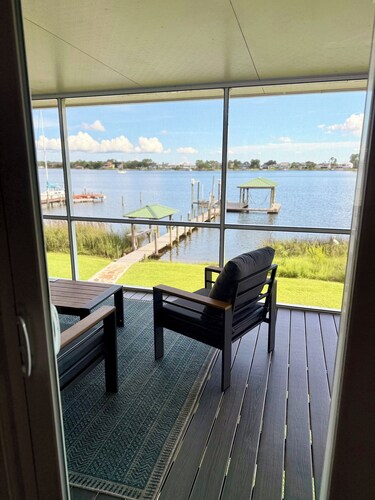 Blackwater Bay Bungalow - Pet friendly waterfront home!