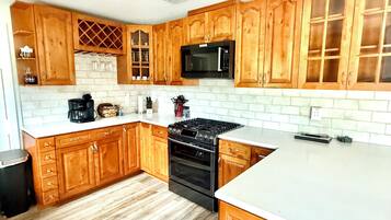 KylskÄp, mikrovÄgsugn, ugn och spishÀll