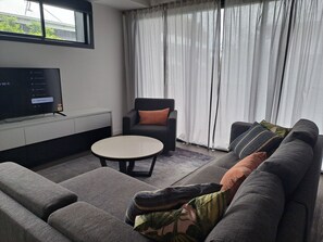 Smart TV - Urban Elegance: Luxe 3-Bed Oasis (Norman Park)