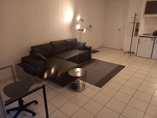 Smart TV - Appartement T2 Tout Confort, Grand Balcon, Saint Nazaire Ouest (Saint-Nazaire)