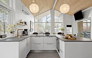 Geladeira, lava-louças, cafeteira/chaleira