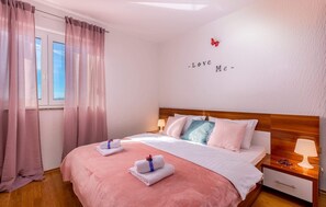 2 bedrooms, iron/ironing board, travel crib, free WiFi